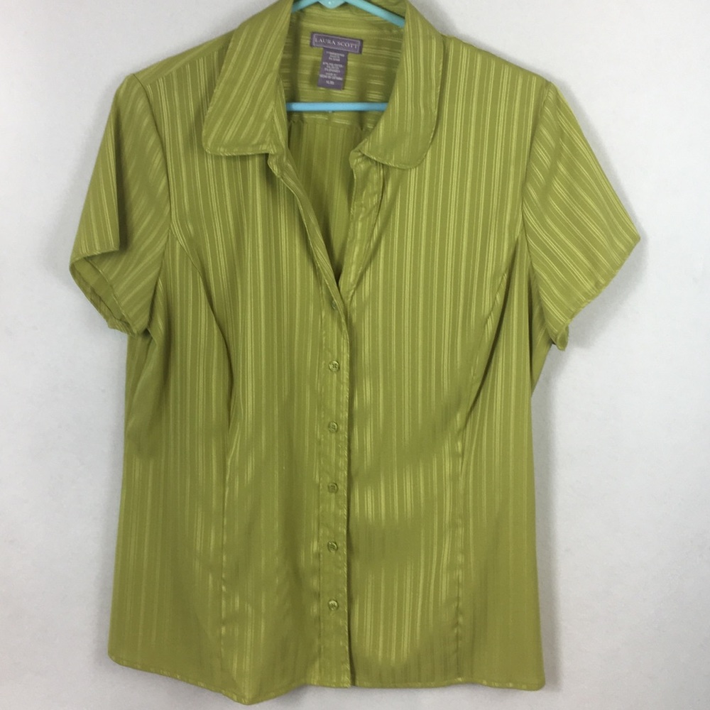 Laura Scott, short sleeve, button up top